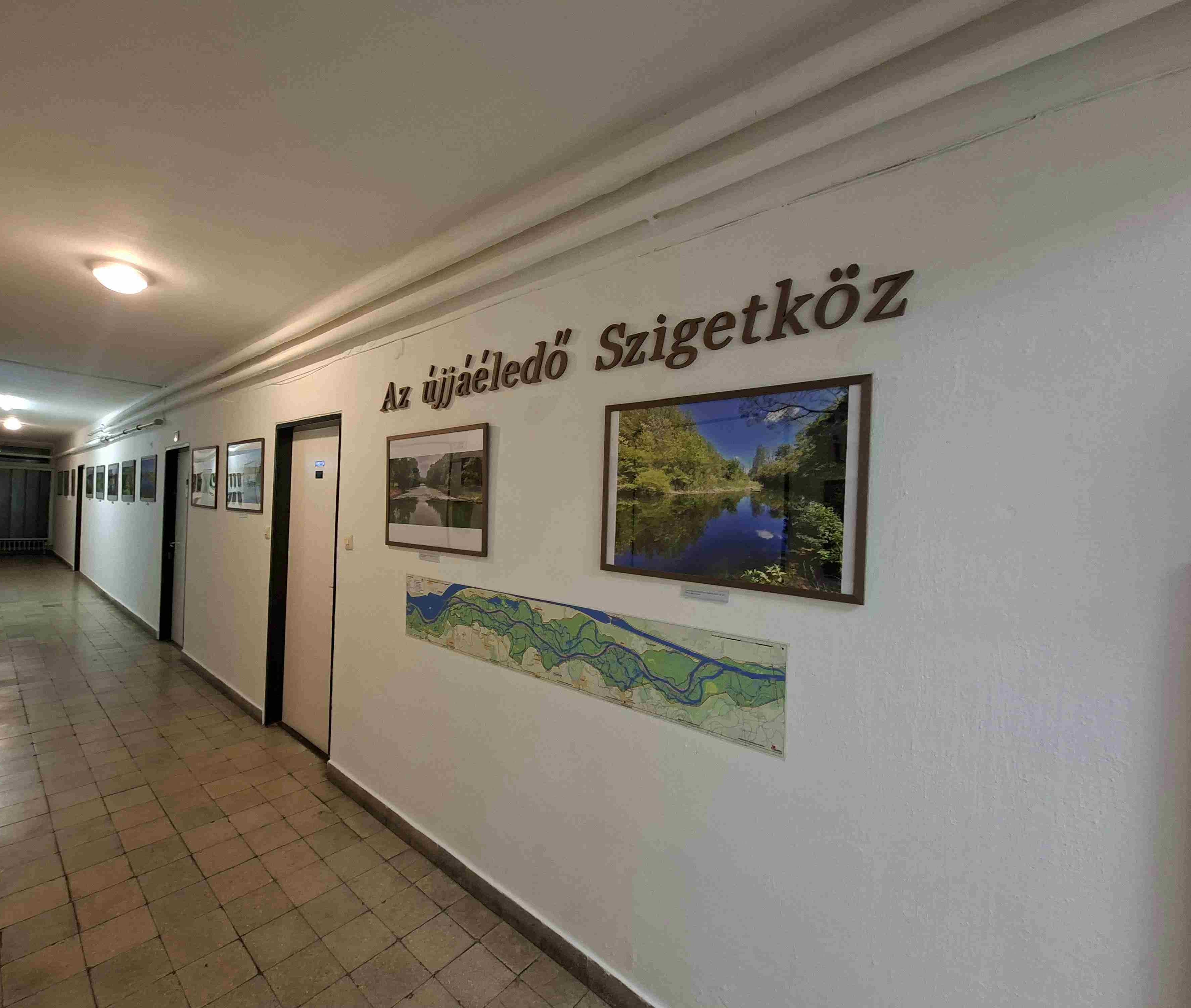 A teljes folyosó üresen kicsi vágott